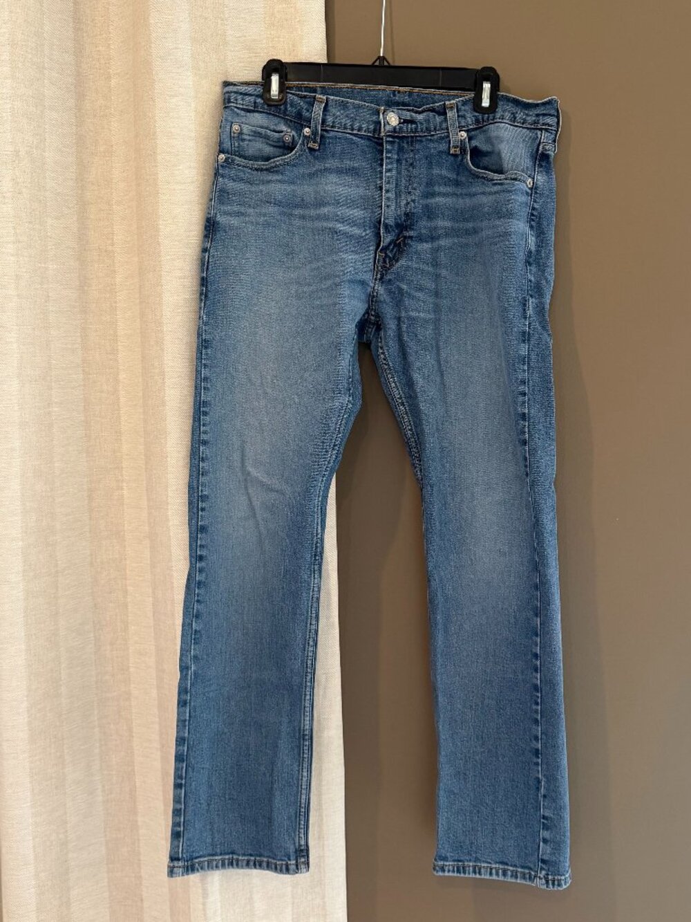 Levi's Men's 513 Slim Straight, Medium Wash Jeans, Size 33x30 - Picture 2 of 10